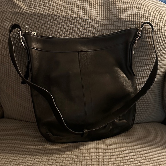 Coach Elegant Black Leather Shoulder Bag